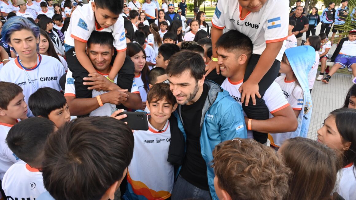 Torres recibió a los 620 jóvenes que participan en los Juegos Comunales 2025: «El deporte es un espacio donde se forjan las buenas personas que queremos para nuestra provincia”