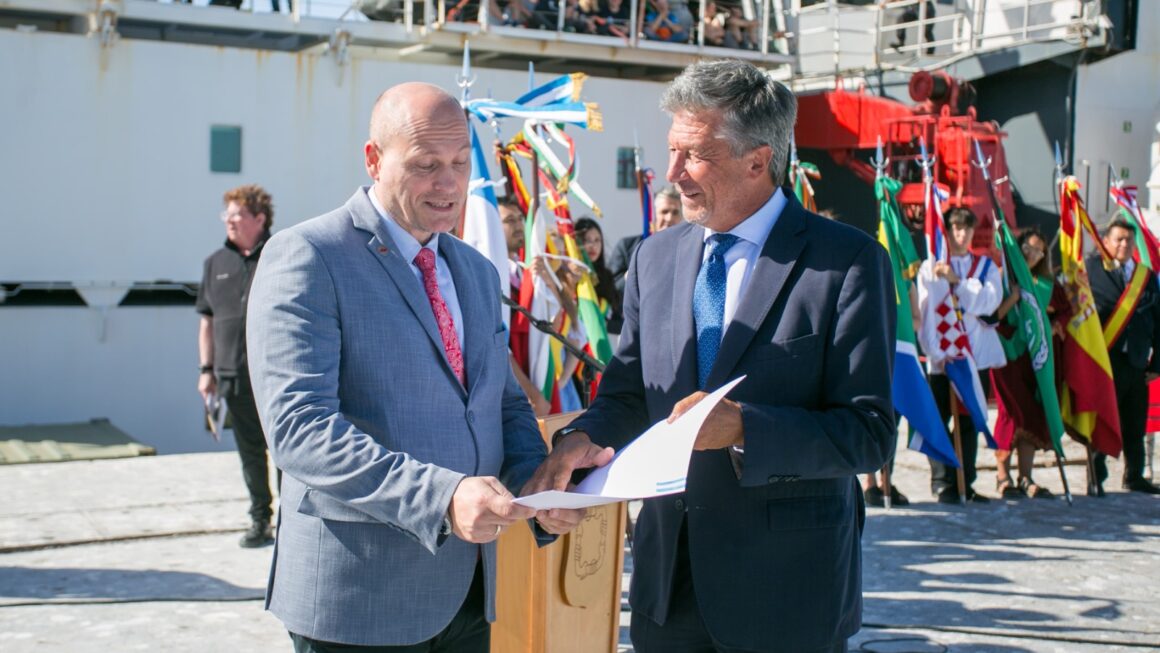 La Administración del Puerto de Comodoro Rivadavia recibió al buque búlgaro de investigación “Cyrill y Methodius”