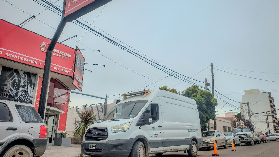 Empalme de derivación subterránea para nuevo usuario comercial
