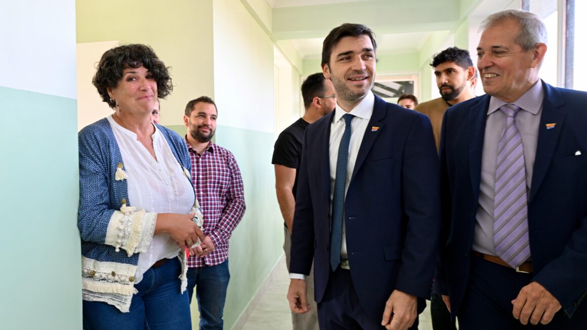 Torres recorrió la obra de ampliación en la Escuela N° 767 de Esquel: “Esta obra estuvo pendiente por más de 15 años”