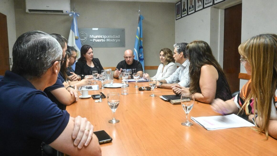 Trabajo Conjunto Entre El Sector Público Y Privado: Sastre Recibió A Comerciantes De La Ciudad