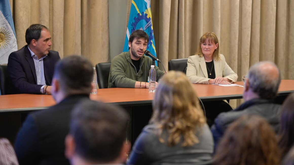 Torres adjudicó la concesión del astillero de Comodoro Rivadavia: “Es un hito más hacia la recuperación y el sostenimiento del trabajo en Chubut