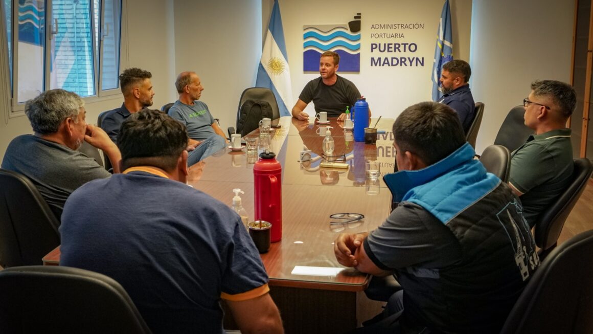 Provincia avanza en gestiones para incrementar la frecuencia de buques portacontenedores