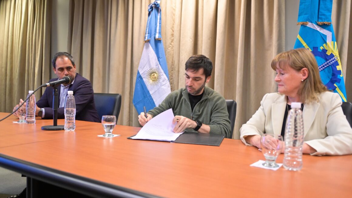 El Gobierno destacó las posibilidades que se abren con la reciente concesión del astillero de Comodoro Rivadavia