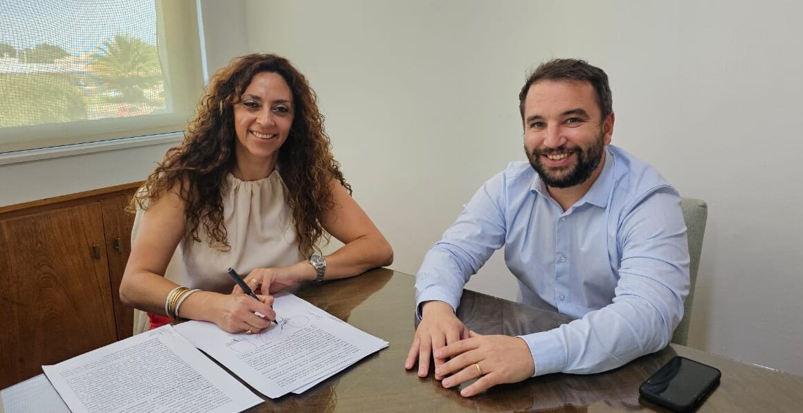 El Gobierno provincial y el municipio de Camarones firmaron un convenio para el mantenimiento y operatividad del Acueducto
