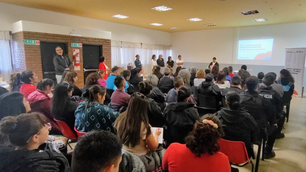 Provincia dictó en Esquel la capacitación sobre “Lucha contra la trata y el tráfico de personas: herramientas para su prevención ”