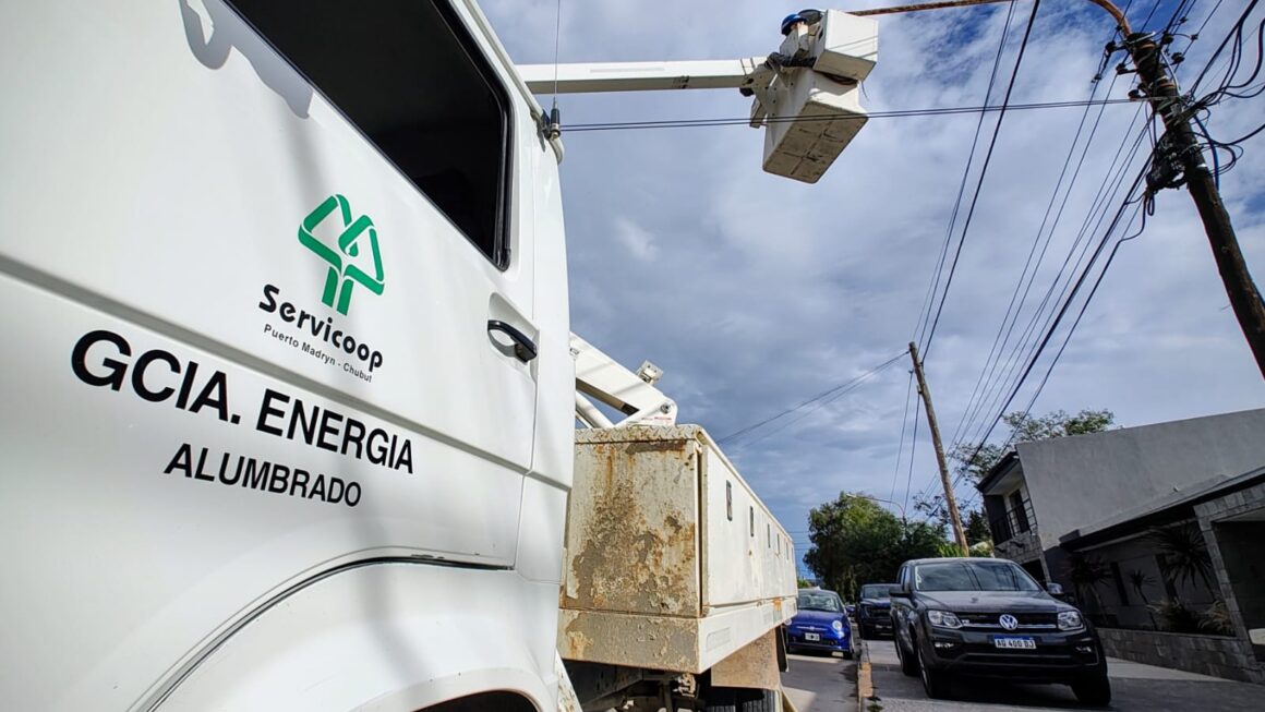 Mantenimiento sobre luminarias y cajas de automatismo.