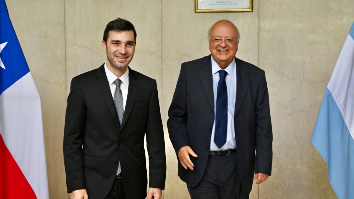 Torres se reunió con el embajador de Chile para avanzar en una agenda bilateral que incluye el desarrollo del Corredor Bioceánico entre Chubut y la Región de Aysén