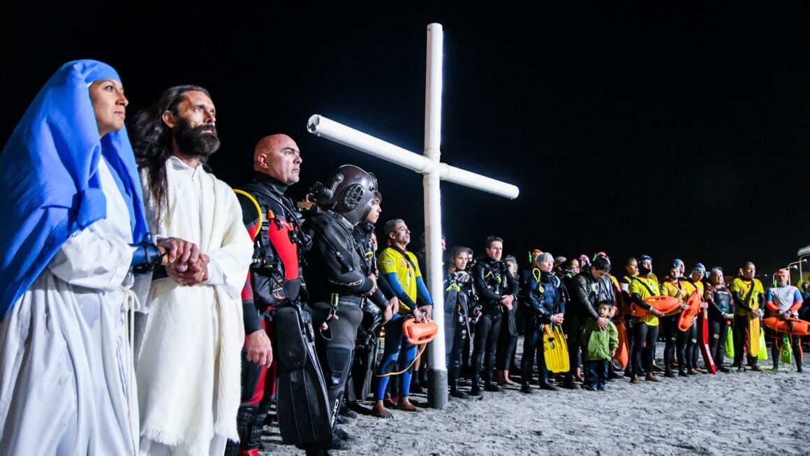 Semana Santa En Madryn: Llega La XXI Edición Del Vía Crucis Submarino