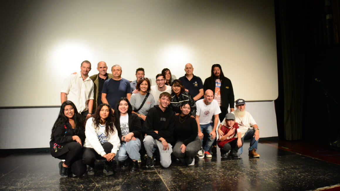 Proyectaron El Documental “La Historia A Través Del Pincel: El Mural Del Madrynazo”
