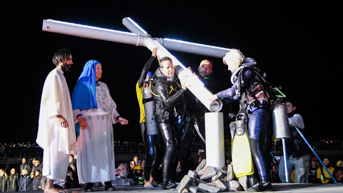 Puerto Madryn Disfrutó De Una Nueva Edición Del Vía Crucis Submarino