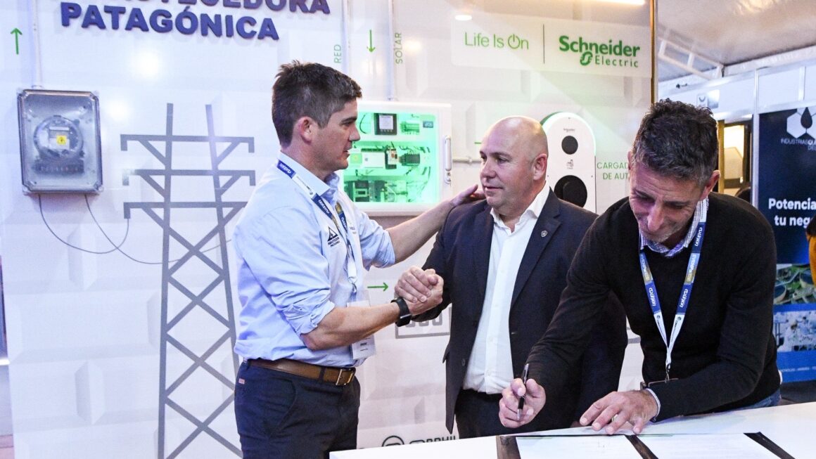 Sastre Firmó Un Convenio Con “península, Energía Y Servicios” Para Avanzar En La Optimización De “la Laguna”