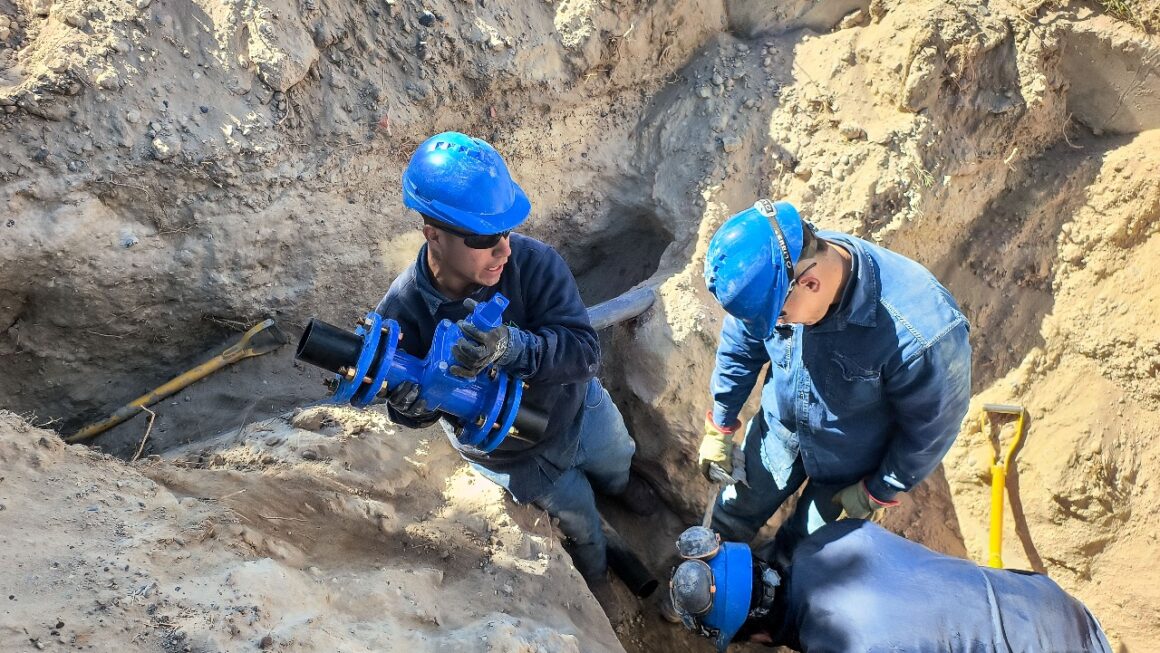 Instalación de nueva válvula sobre el servicio de agua potable.