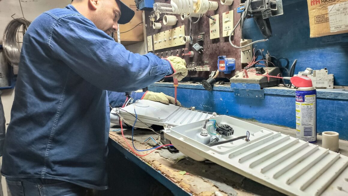 Armado y chequeo de nuevos artefactos led.
