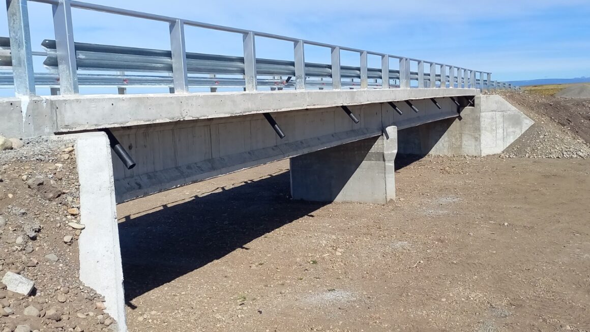 El Gobierno habilitó al tránsito el nuevo puente construido sobre el arroyo “El Coyte”