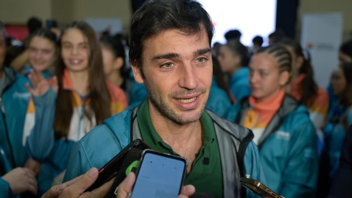 Torres encabezó la apertura de los Juegos Patagónicos y destacó la promoción del deporte como mecanismo integrador de los jóvenes de la región