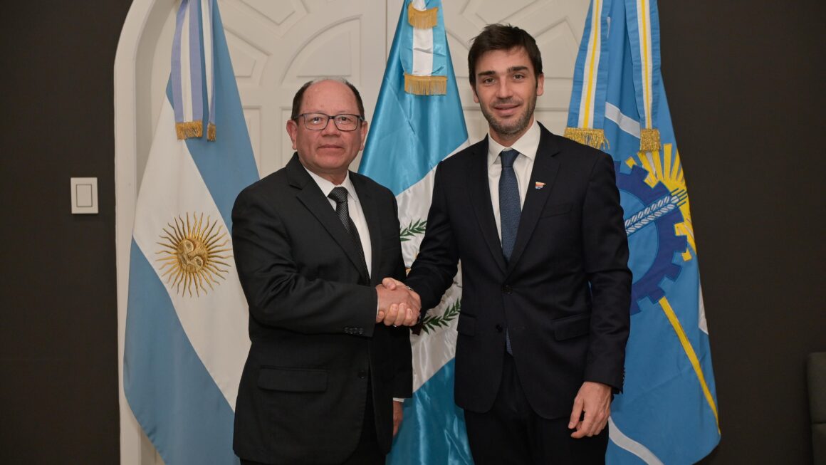 Torres recibió al embajador de Guatemala y abordaron una agenda bilateral en materia de producción, conservación ambiental y turismo