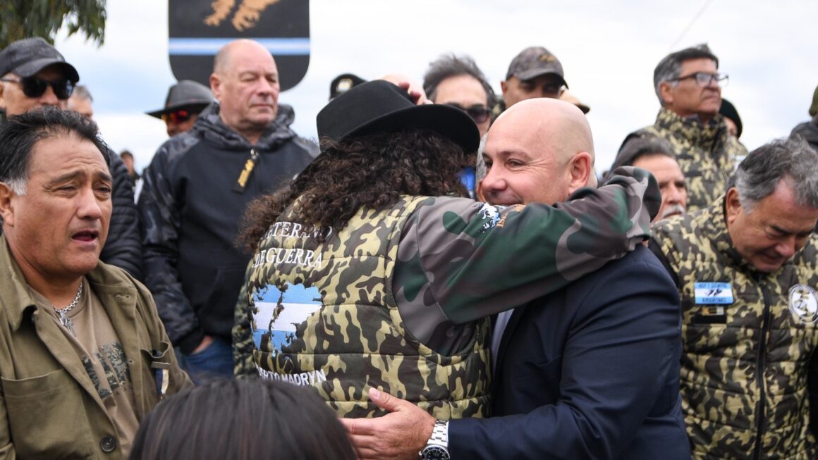 Puerto Madryn Homenajeó A Los Ex Combatientes De La Guerra De Malvinas
