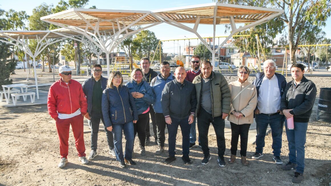 Sastre Recorrió Los Trabajos De Readecuación De La Plaza Thompson