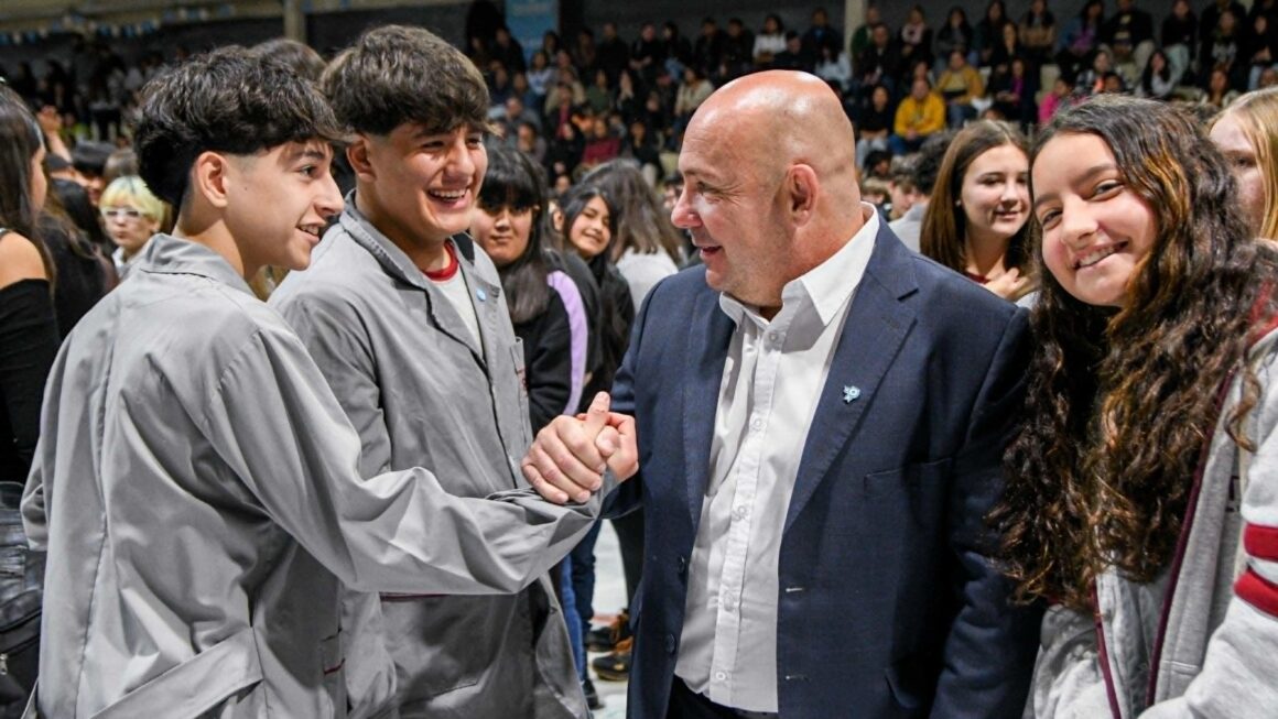 Más De 1.000 Jóvenes Madrynenses Le Prometieron Lealtad A La Constitución Nacional