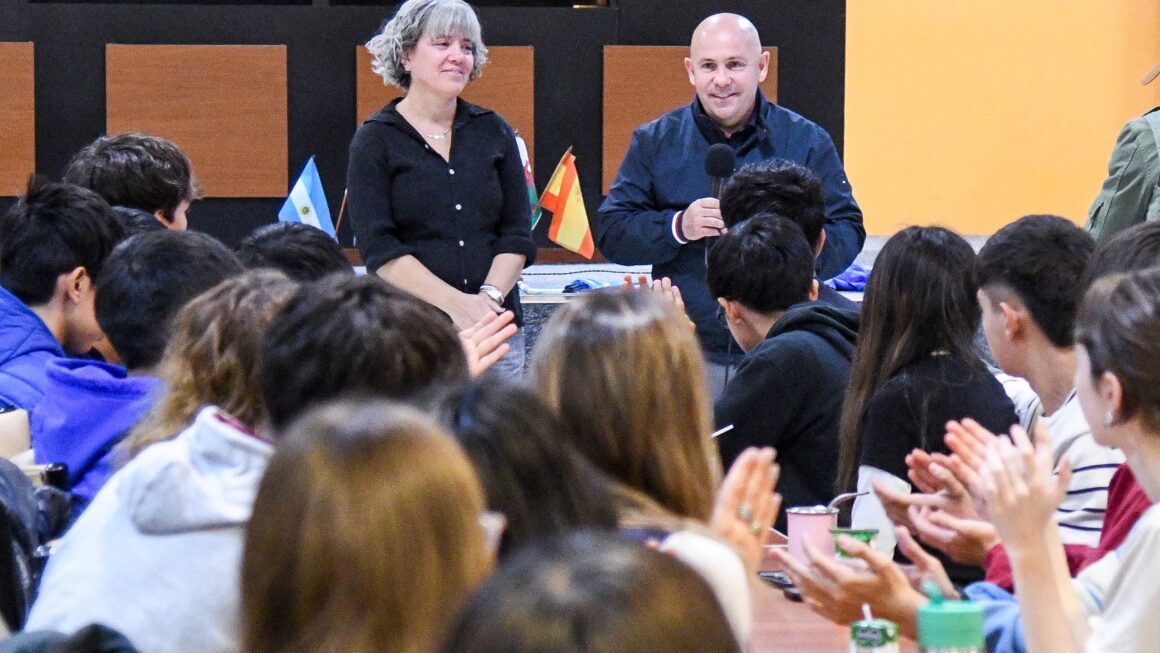 Sastre Participó Del Curso De Uso Y Tratamiento De Símbolos Patrios
