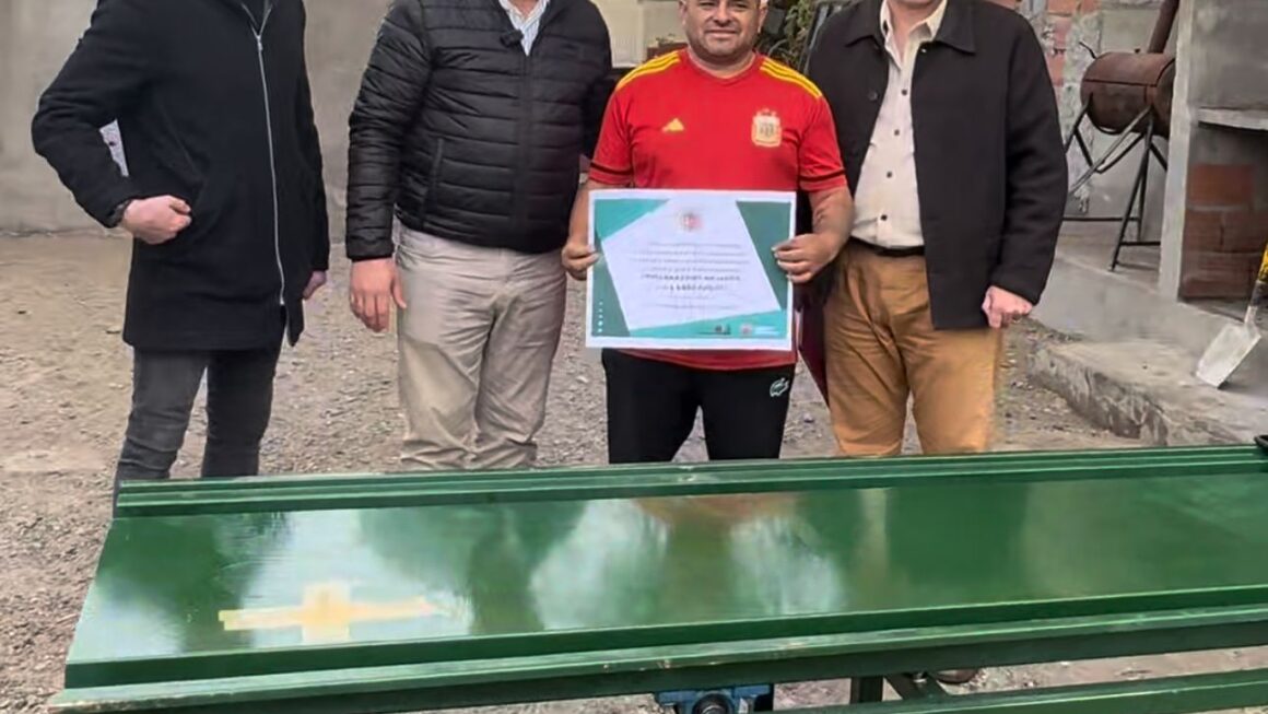 Provincia entregó aportes del Programa Raíces a emprendedores de Rawson para poner en marcha sus proyectos