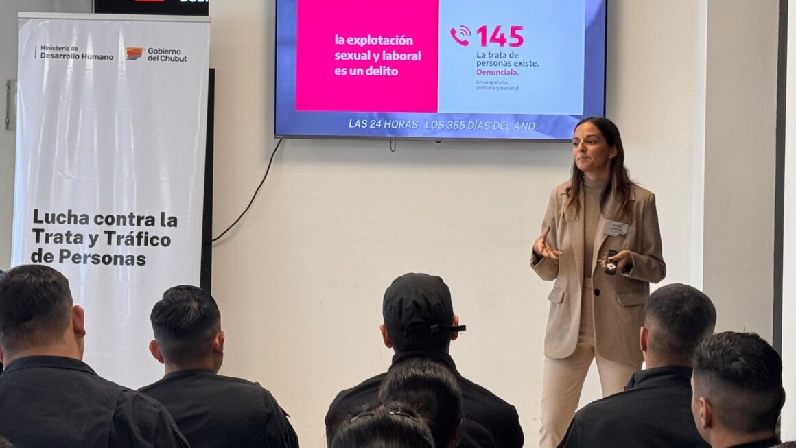 Provincia efectuó capacitación sobre Trata y Tráfico de Personas en el Aeropuerto de Puerto Madryn