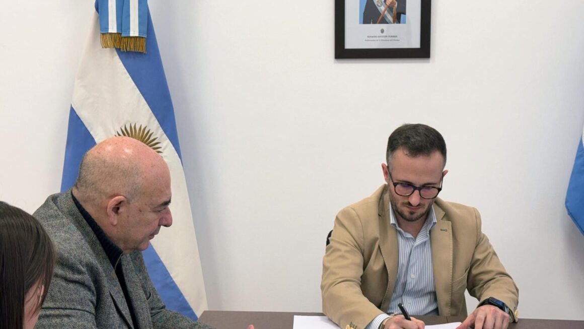 El Gobierno del Chubut y la Secretaría Electoral Permanente firmaron un convenio para fortalecer los procesos democráticos