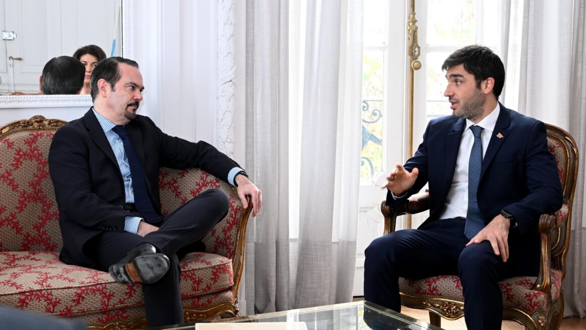 Torres se reunió con el embajador de Francia para avanzar en inversiones turísticas, energéticas y sustentables