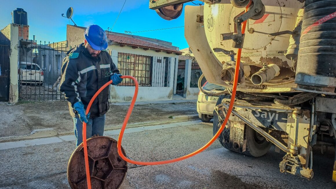 Tareas de mantenimiento y desobstrucción sobre el barrio 160 viviendas