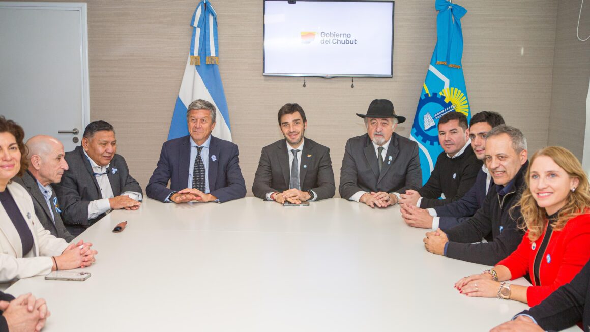 Torres impulsó la firma de un acuerdo clave para proyectar el futuro energético de Chubut y fortalecer la Cuenca del Golfo San Jorge
