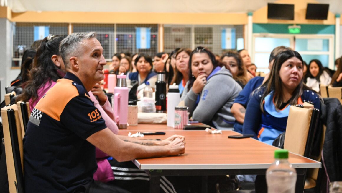 Capacitaron En Primeros Auxilios Y Uso De Extintores Portátiles A Personal De Los Centros De Primera Infancia