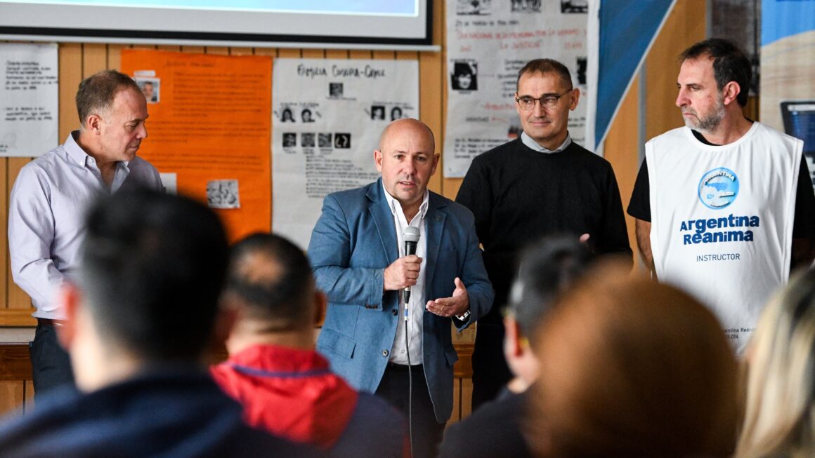 El Intendente Participó De Una Capacitación De Rcp Para Vecinos De La Ciudad