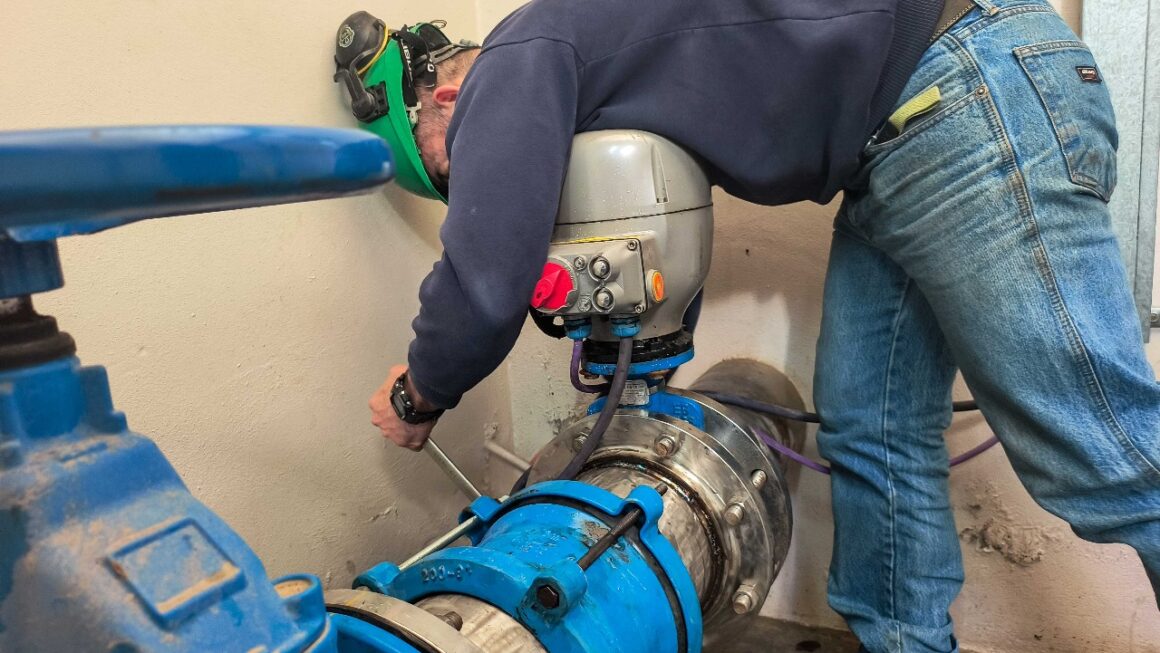 Modernización de componentes hidráulicos en Cota 90.