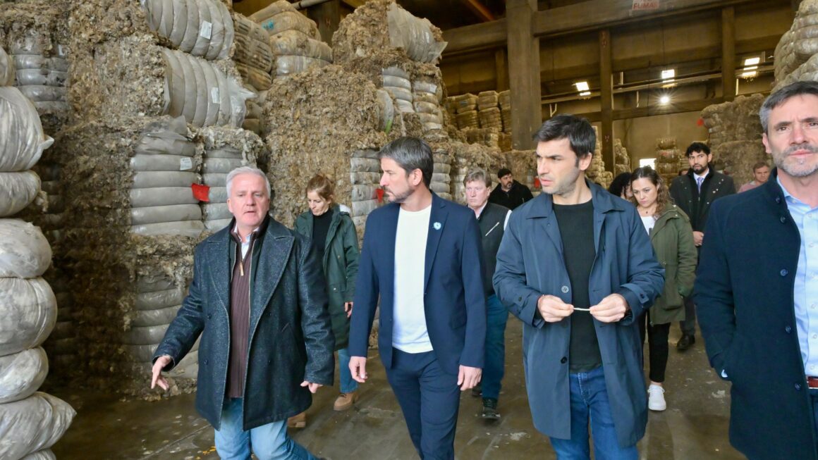 Torres firmó acuerdos con el CFI para potenciar el desarrollo productivo y promover la transición energética en distintos municipios de Chubut