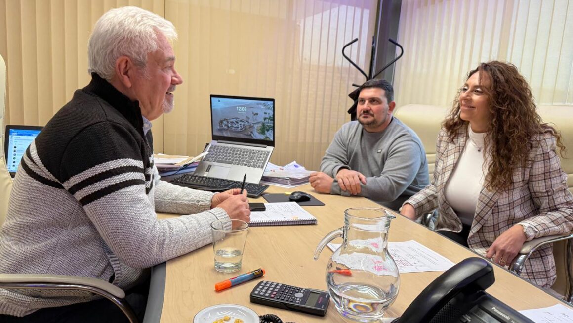 Provincia continúa trabajando en soluciones habitacionales para la localidad de Camarones