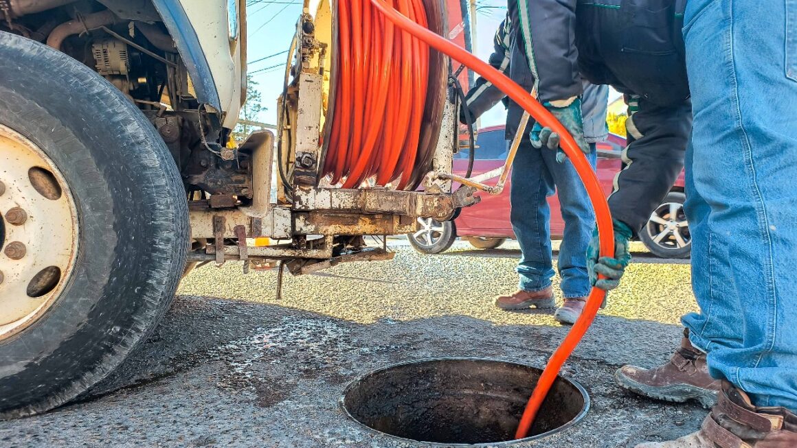 Importantes tareas de desobstrucción sobre calle José Menéndez.