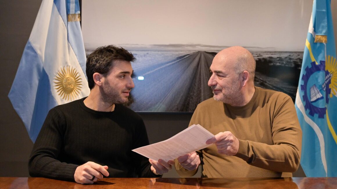 Torres firmó el decreto convocando a la ciudadanía a votar la eliminación de los fueros el próximo 26 de octubre