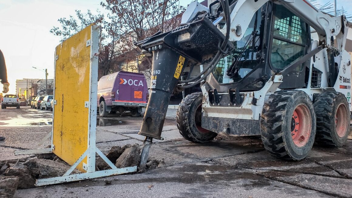 Reparación de cañería de agua potable en zona céntrica
