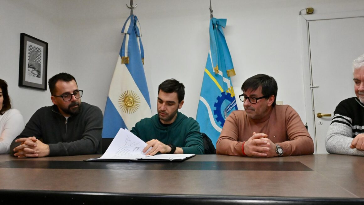 Torres acompañó a la Policía de Esquel en una capacitación sobre uso de armas no letales: “Queremos proteger a los chubutenses y prevenir riesgos innecesarios”