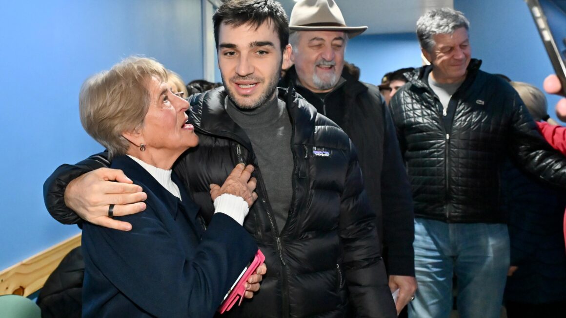 Torres acompañó la entrega de equipamiento y destacó el trabajo conjunto con centros de jubilados: “Esto se hace entre todos”