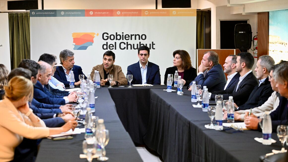 Torres ratificó el compromiso con la industria hidrocarburífera y pidió a Nación avanzar juntos con medidas de alivio fiscal para las cuencas maduras
