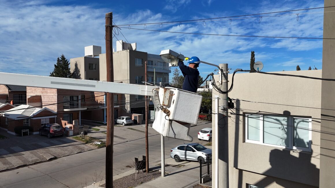 Repotenciación del servicio de alumbrado, en distintos puntos de la ciudad