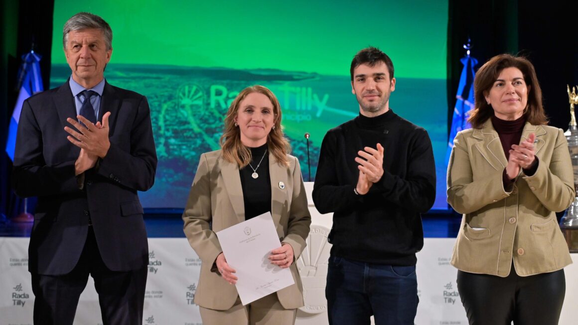 Torres celebró los 77 años de Rada Tilly con anuncios clave para el desarrollo de la localidad