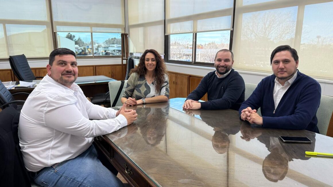 Provincia avanza con obras escolares y de servicios en Camarones