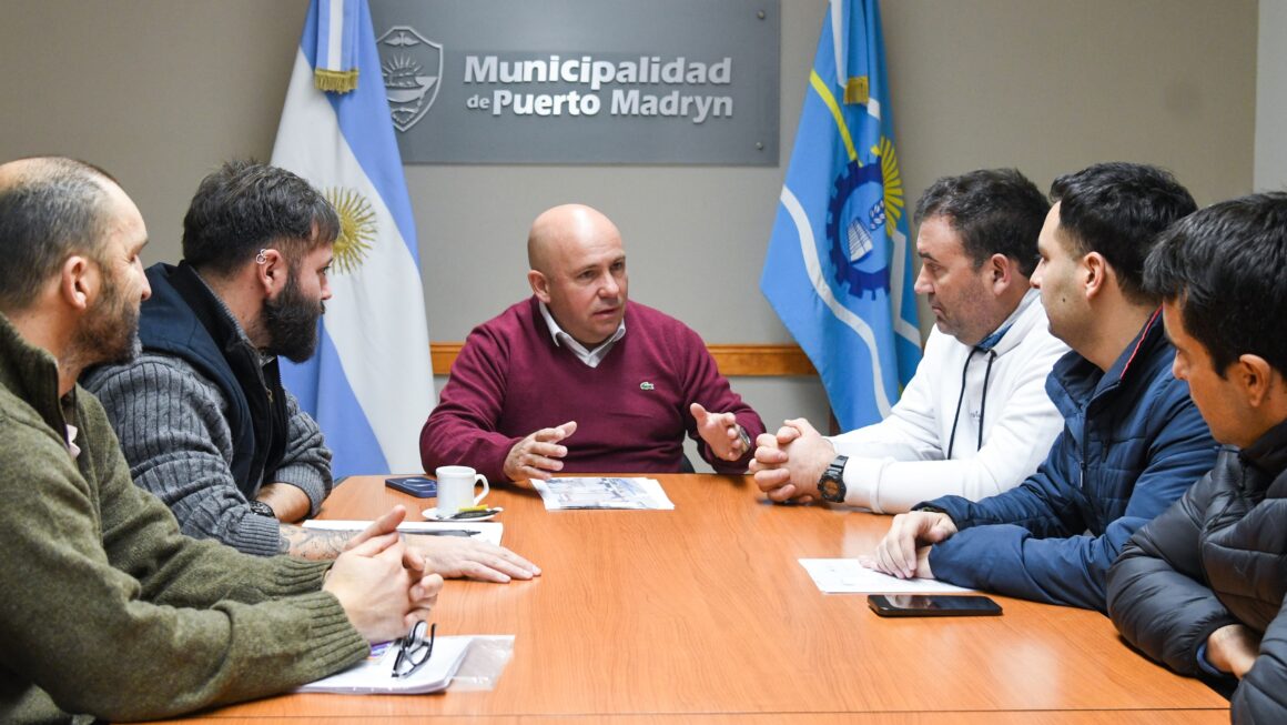 Acompañamiento Permanente A Clubes: Sastre Recibió A Las Autoridades Del Club Náutico Para Adoquinar Su Predio