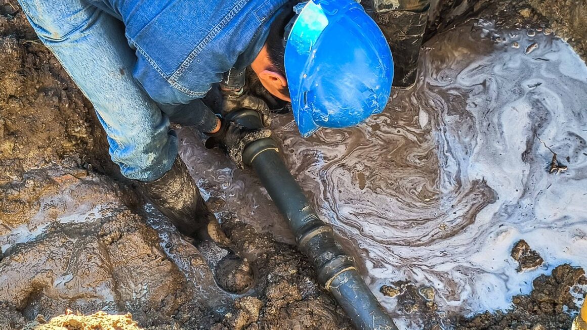 Reparación de red de distribución de agua potable en zona norte