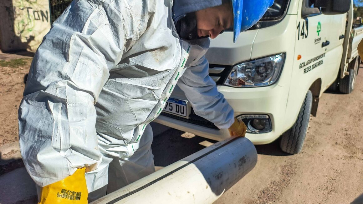 Reparación de colector cloacal en zona norte