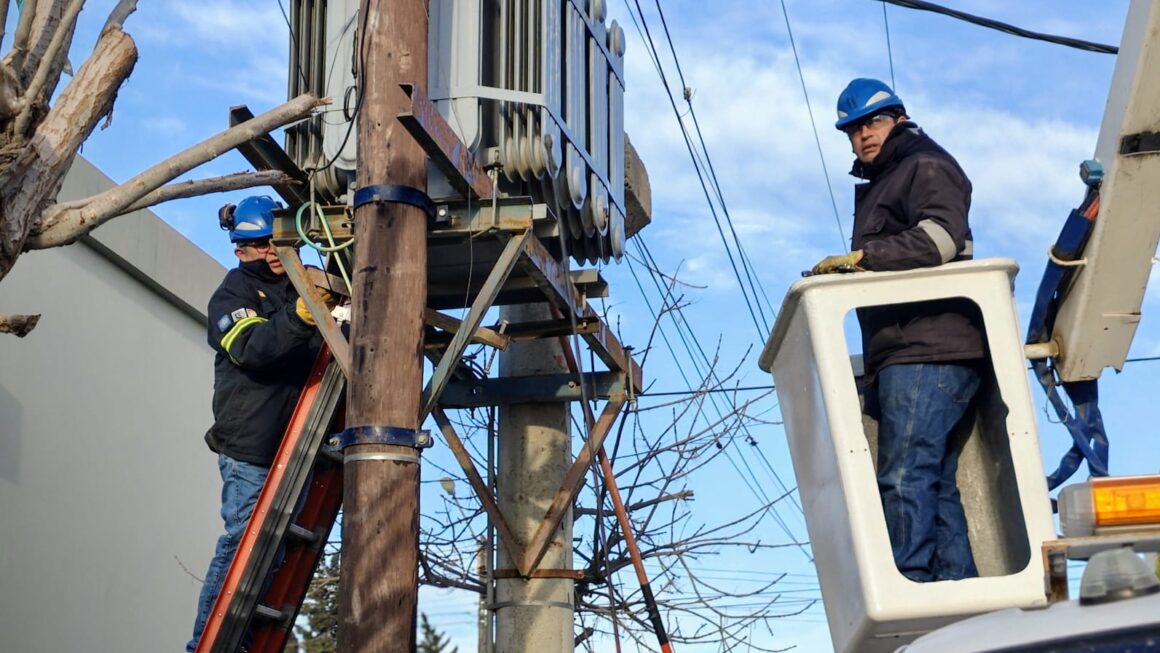 Se normaliza parcialmente el servicio de energía.