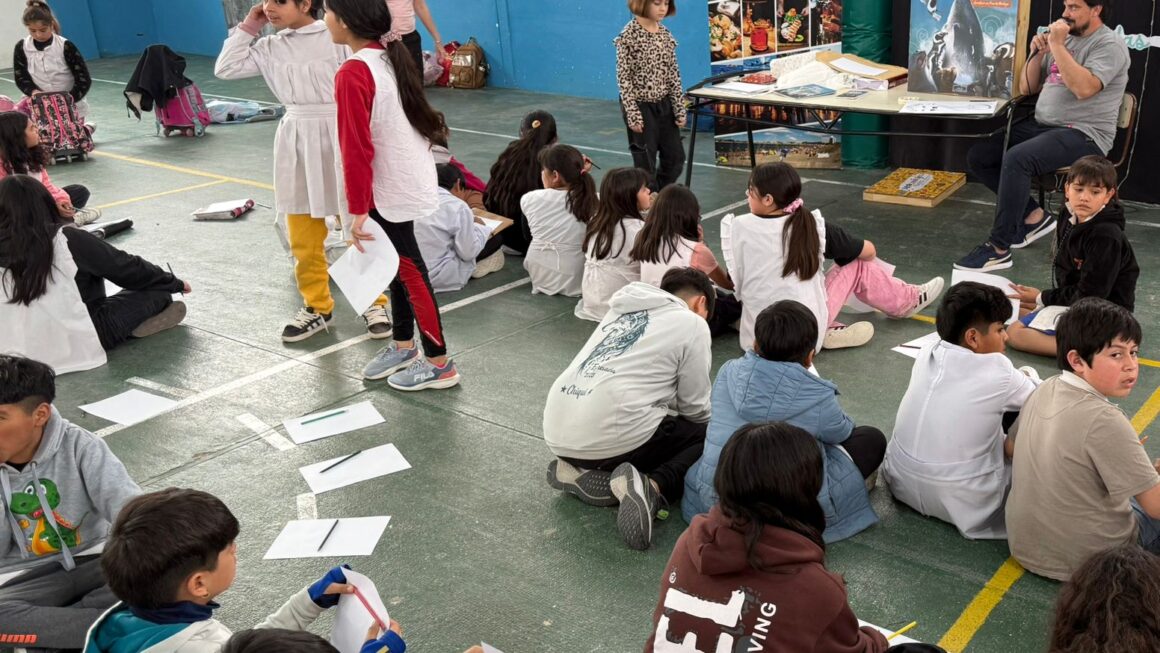 “El País En Tero, Aventuras En Puerto Madryn” Recorrió Distintos Espacios De La Ciudad